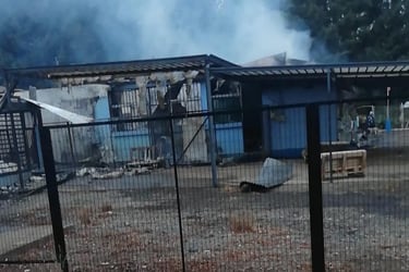 El drama de la escuela Las Cardas de Victoria tras sufrir cuarto ataque incendiario y que amenaza con dejar sin colegio al sector