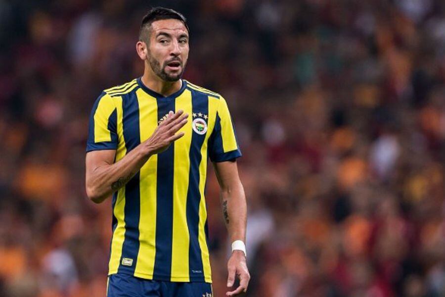 Mauricio Isla, objetivo del Fulham - La Tercera