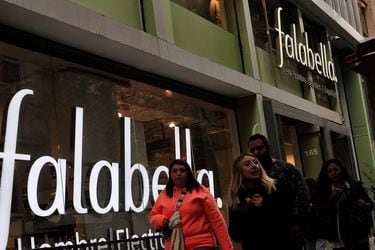 IPSA cierra con retrocesos y acciones de Falabella anotan leve caída tras renuncia de gerente general