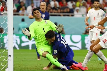 Video: El doloroso gol de Christian Pulisic que está clasificando a Estados Unidos a octavos de final del Mundial