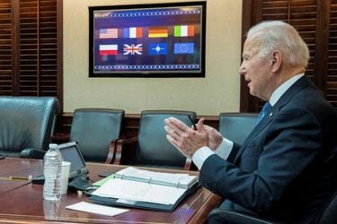 Biden preside cumbre virtual con líderes europeos y la OTAN para abordar la escalada de tensión en Ucrania