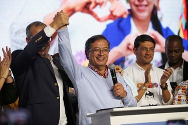 Columna de Fernando Posada: Colombia, entre continuar con lo mismo o saltar al abismo