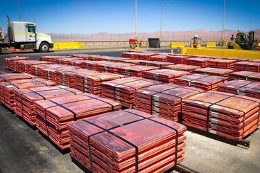 Economía chilena registra en julio su primer déficit comercial en nueve meses