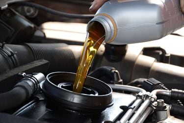 ¿Por qué es fundamental el cambio de aceite de motor?