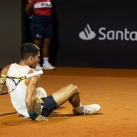 El español Carlos Alcaraz sufre lesión en un pie y abandona el ATP 500 de Río de Janeiro