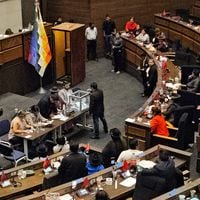 Caos en Congreso boliviano: diputados acusan “secuestro” en el hemiciclo