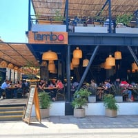 Tambo: Tres cocinas en una rica terraza de Patio Bellavista