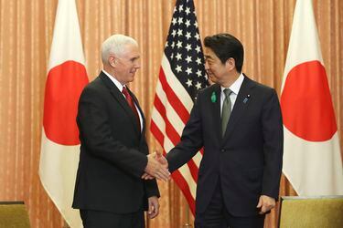 Mike Pence y Shinzo Abe