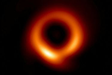 Usando Inteligencia Artificial, astrónomos logran la fotografía más nítida que existe de un agujero negro