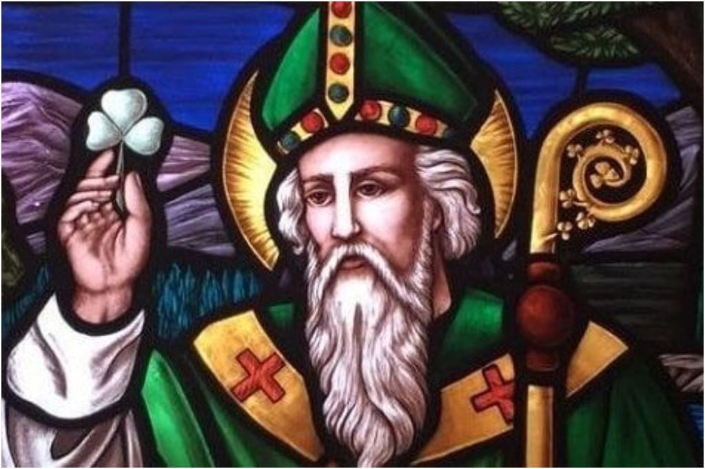 Житие патрика ирландского. Святой Патрик покровитель Ирландии. Святой Патрик покровитель Северной Ирландии. Святой Патрик Святой. Святой Патрик ирландская Легенда.
