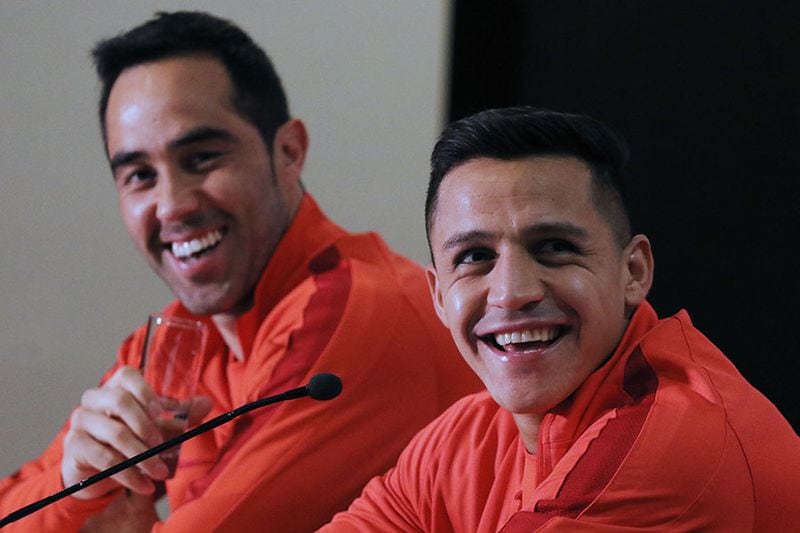 SAN PETERSBUGO  Conferencia de prensa de Claudio Bravo y Alexis Sanchez