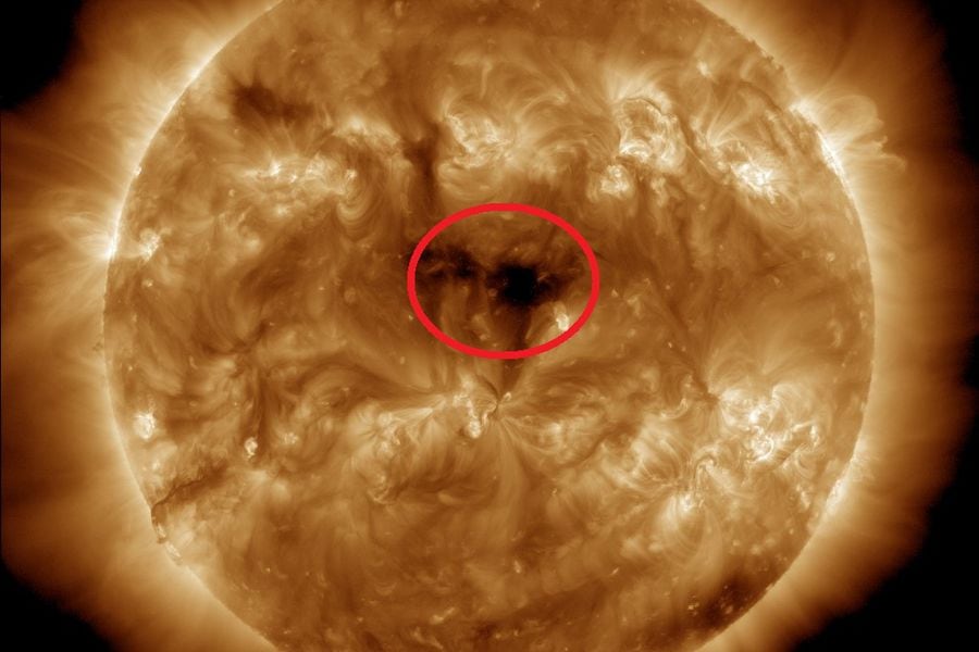 famoso Venta ambulante secretamente Aparece un segundo “agujero” gigante en el Sol, 20 veces el tamaño de la  Tierra - La Tercera