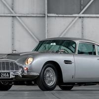 Rastrean el Aston Martin DB5 del agente 007 robado hace ¡24 años!