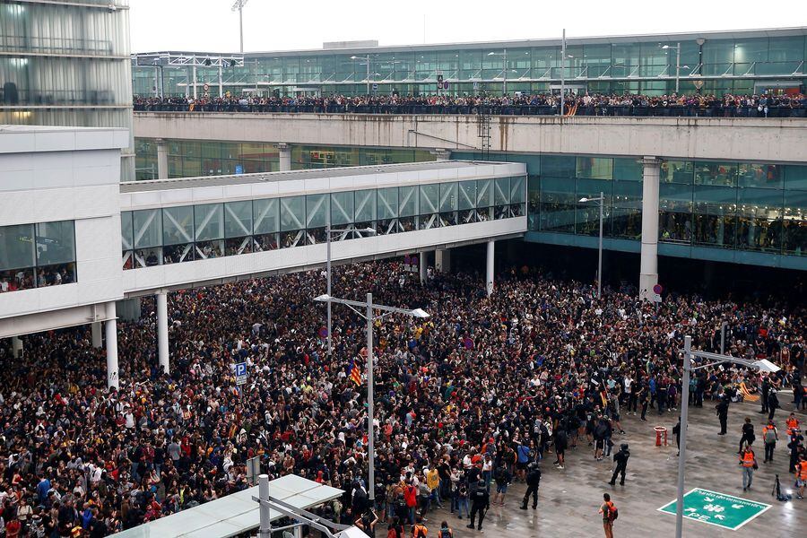 Activistas independentistas intentan paralizar el Aeropuerto de El Prat