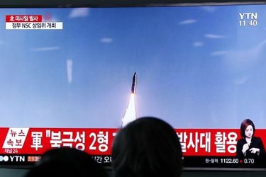 Corea del Norte lanza misil balístico al mar de Japón en medio de aumento de tensiones en la región