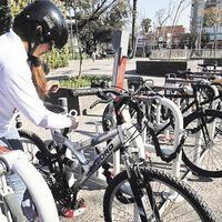 Metro baja precios por estacionar bicicletas en "Línea 0", pero siguen las críticas