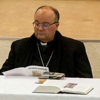 Alto funcionario del Vaticano dice se debe “pensar seriamente” en permitir matrimonio de sacerdotes