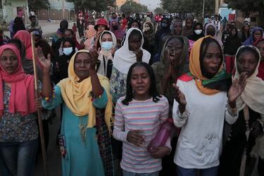 Gobierno de Sudán denuncia a golpistas de “crímenes de guerra y contra la humanidad” por represión en protestas