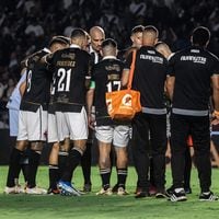 Definición de infarto en Brasil: el Vasco de Gary Medel se salva del descenso y el histórico Santos se va a la B