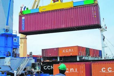Efecto comercial de la guerra para Chile: exportaciones a Ucrania cayeron 54% y los envíos a Rusia bajaron en más de un cuarto en 2022