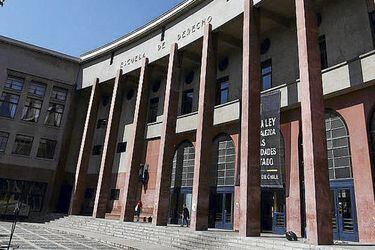 La pugna que se desató entre profesores de Derecho de la U. de Chile por actos del 11 de septiembre