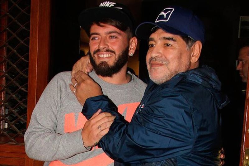 Diego Armando Maradona y su hijo del mismo nombre.