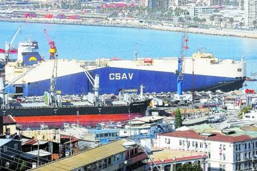EPV y Municipalidad de Valparaíso firman acuerdo en torno a la ampliación portuaria y el borde costero   