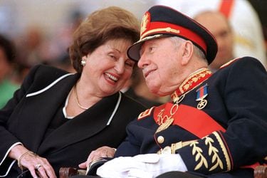 Pugna por pago de impuestos: la última batalla tributaria de Lucía Hiriart por la herencia de Pinochet
