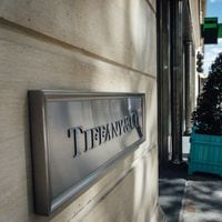 Se cae un negocio con mucho glamour: controlador de Louis Vuitton cancela compra de Tiffany