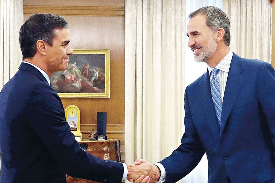 El-rey-Felipe-VI-recibe-en-audiencia-a-Pedro-Sánchez-(46774061)