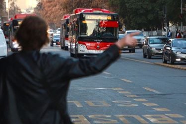 Conoce los 5 desvíos del transporte público programados en Santiago