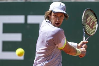 Nicolás Jarry sigue a paso firme y supera sin problemas la primera ronda de Roland Garros