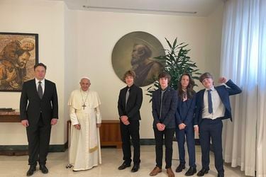 Elon Musk se reúne con el Papa Francisco
