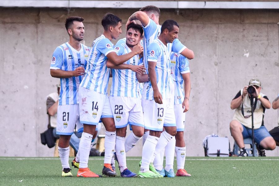 Magallanes volvió a ganar en Primera División después de 36 años.