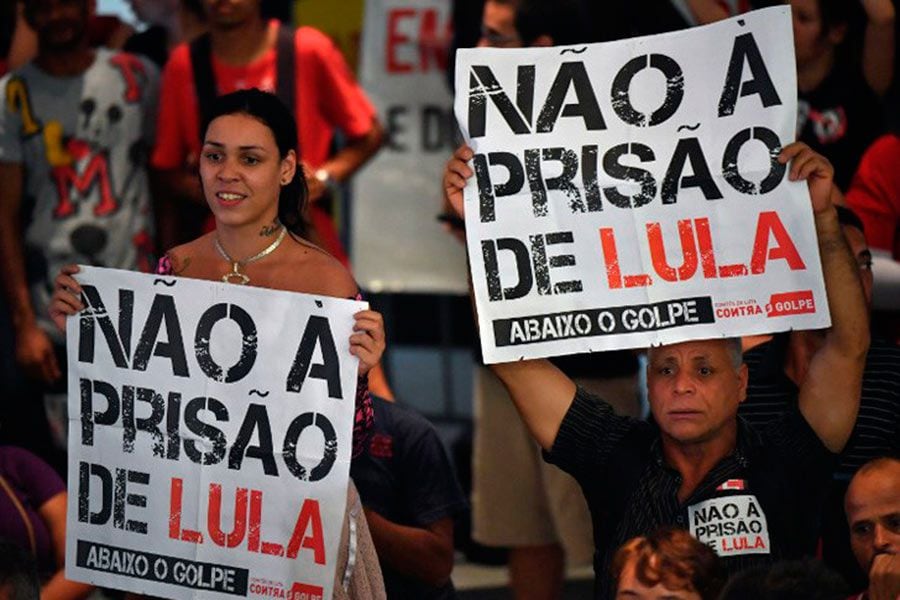 manifestantes-a-favor-de-lula-esperaban-la-decision-del-maximo-tribunal-brasileno-212433