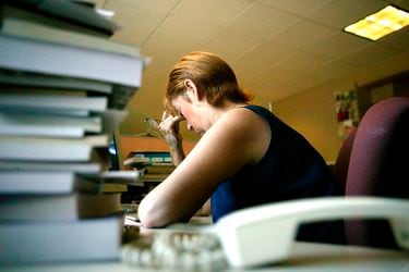 Trabajo pendiente y falta de tiempo: siete de cada diez trabajadores están estresados antes de  vacaciones