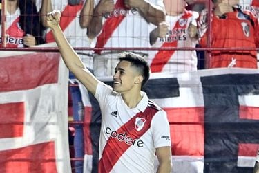 Pablo Solari está imparable en River Plate: Marca un triplete en triunfo sobre Defensa y Justicia de Sebastián Beccacece