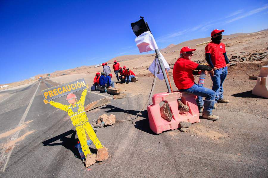 ANTOFAGASTA Trabajadores continúan en campamento durante huelga de Minera Escondida