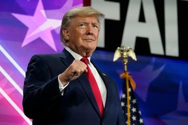 Trump insinúa que tomó decisión de presentarse a elecciones presidenciales de 2024