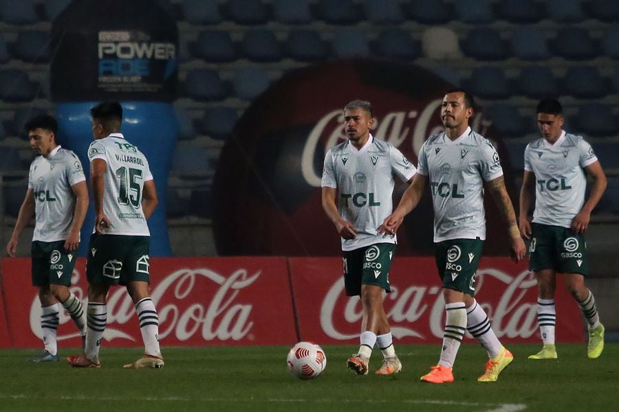 La desazón de los jugadores de Santiago Wanderers tras la caída ante Audax Italiano