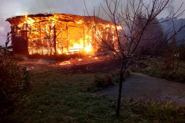 Encapuchados queman otra vivienda en Quidico: suman 73 en los últimos tres años