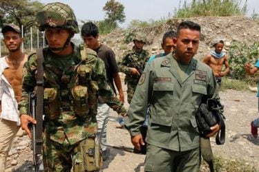 Comisión de la Verdad dice que asesinatos y desapariciones forzadas en Colombia son “crímenes de guerra”