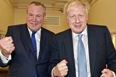 Cae ministro del gabinete británico por “comportamiento inapropiado”