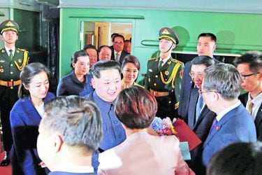 North Korean leader Kim Jong Un and his wif (41242476)