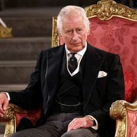 Rey Carlos conmemorará en silencio primer aniversario de la muerte de su madre, Isabel II
