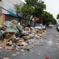 Cursan sumario sanitario a la Municipalidad de Santiago por las 3 mil toneladas de basura acumuladas durante paro