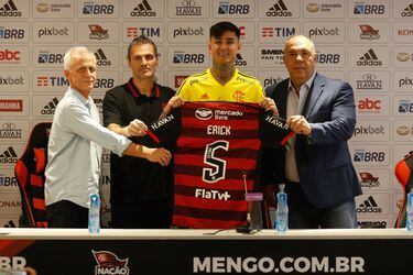 Erick Pulgar es presentado en Flamengo y evita referirse a sus líos extradeportivos: “Soy un jugador que habla muy poco fuera del campo” 