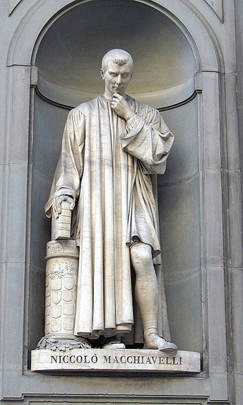 Estatua de Nicolás Maquiavelo, realizada por el artista Lorenzo Bartolini