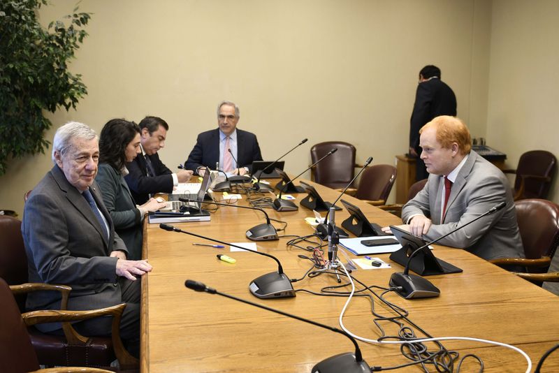 El canciller Alberto van Klaveren asistió a sesión de la comisión de Relaciones Exteriores para tratar caso de la hoy exembajadora de Chile en el Reino Unido Susana Herrera.
