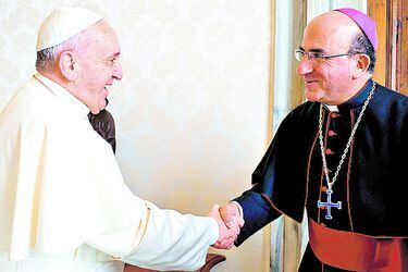 El favorito del Papa para asumir en Santiago